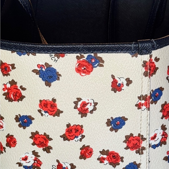 Coach White and Blue Floral Tote Bag - Picture 4 of 16